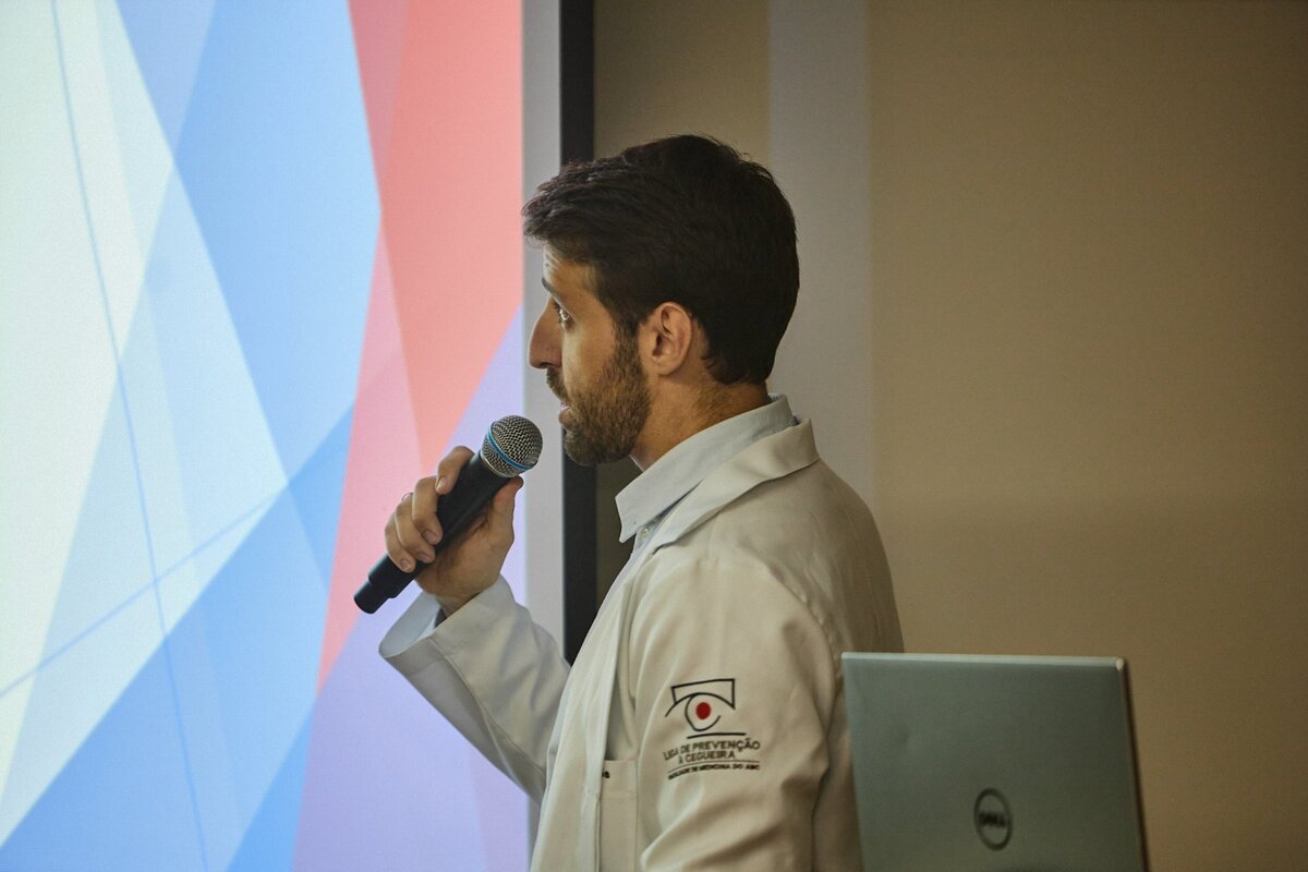 Especialista em oftalmologia